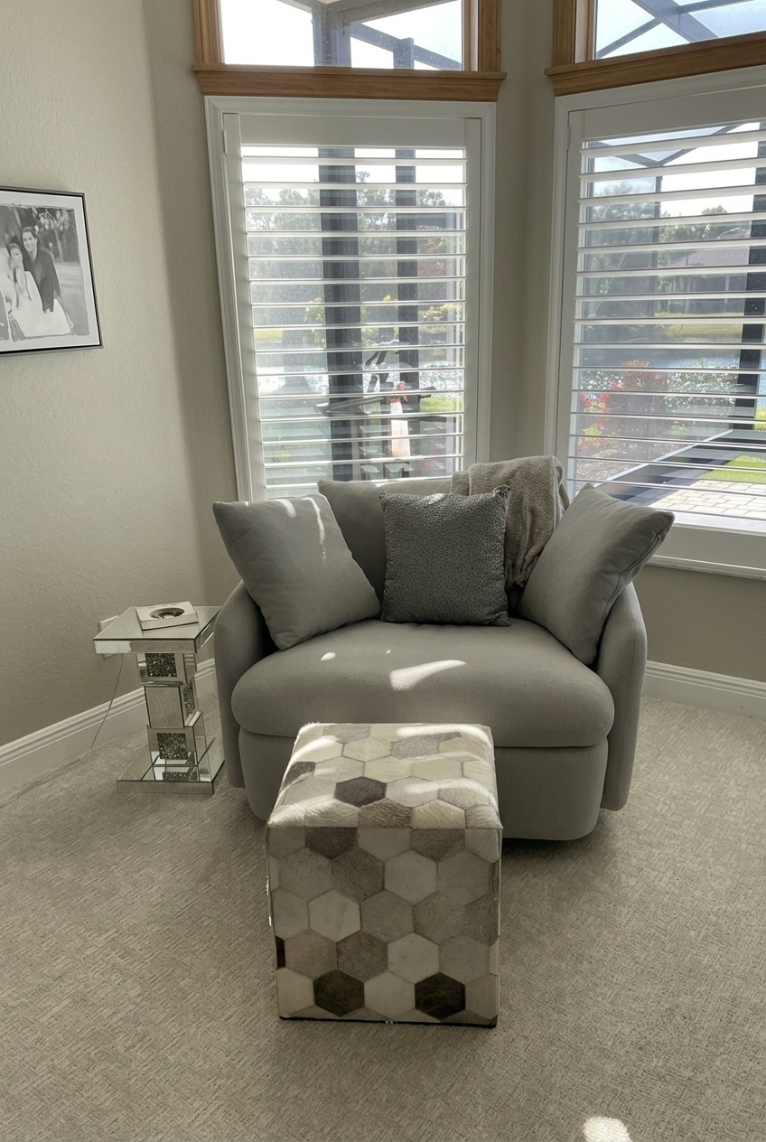 How to Style the Large Swivel Accent Chair Living Room: Design Tips & Palette Ideas
